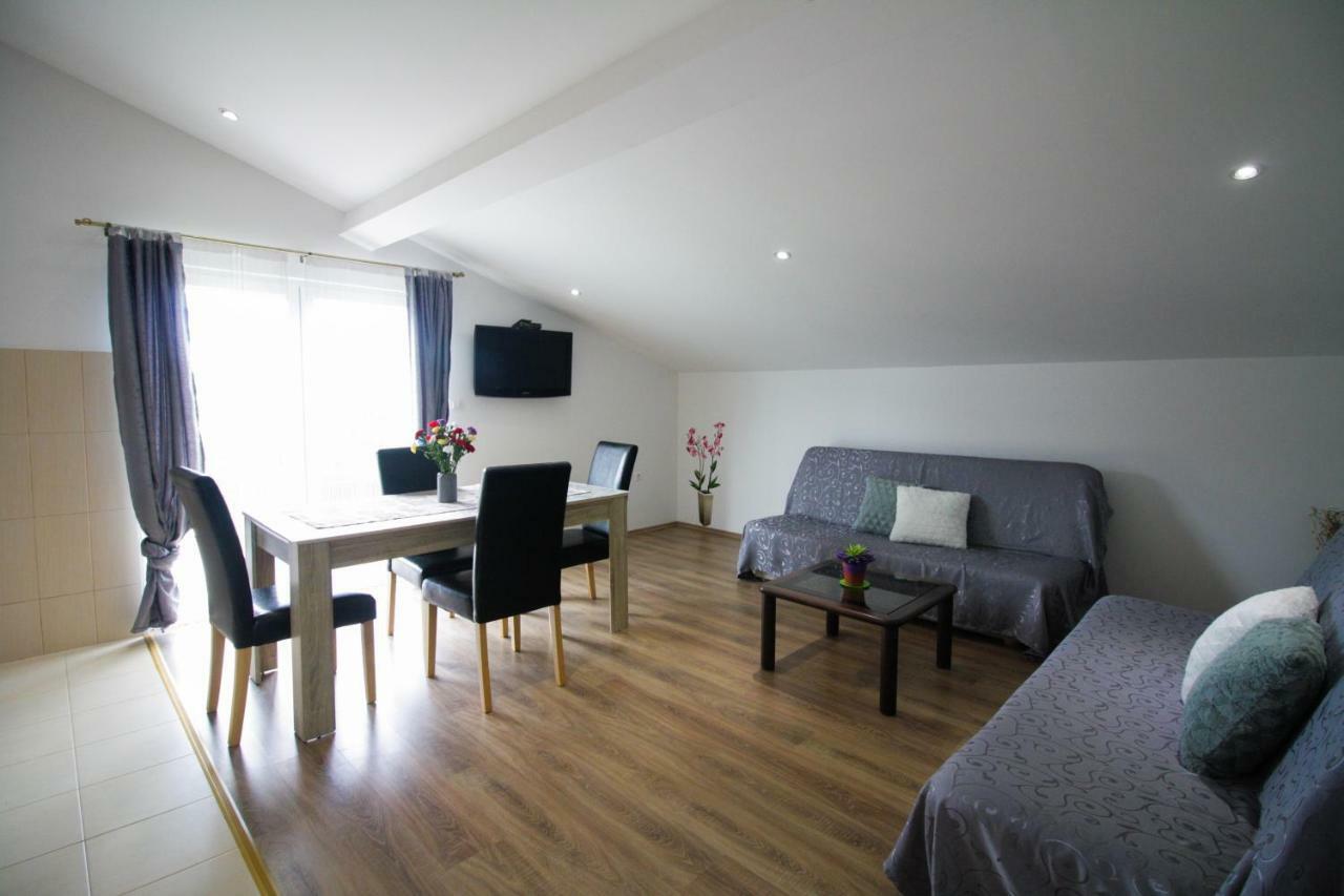 Sebi Apartment 300 M From Beach 로비니 외부 사진
