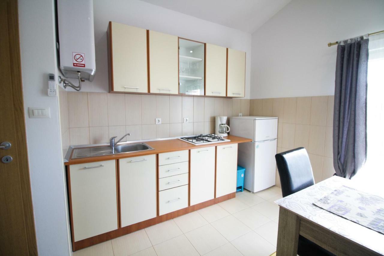 Sebi Apartment 300 M From Beach 로비니 외부 사진