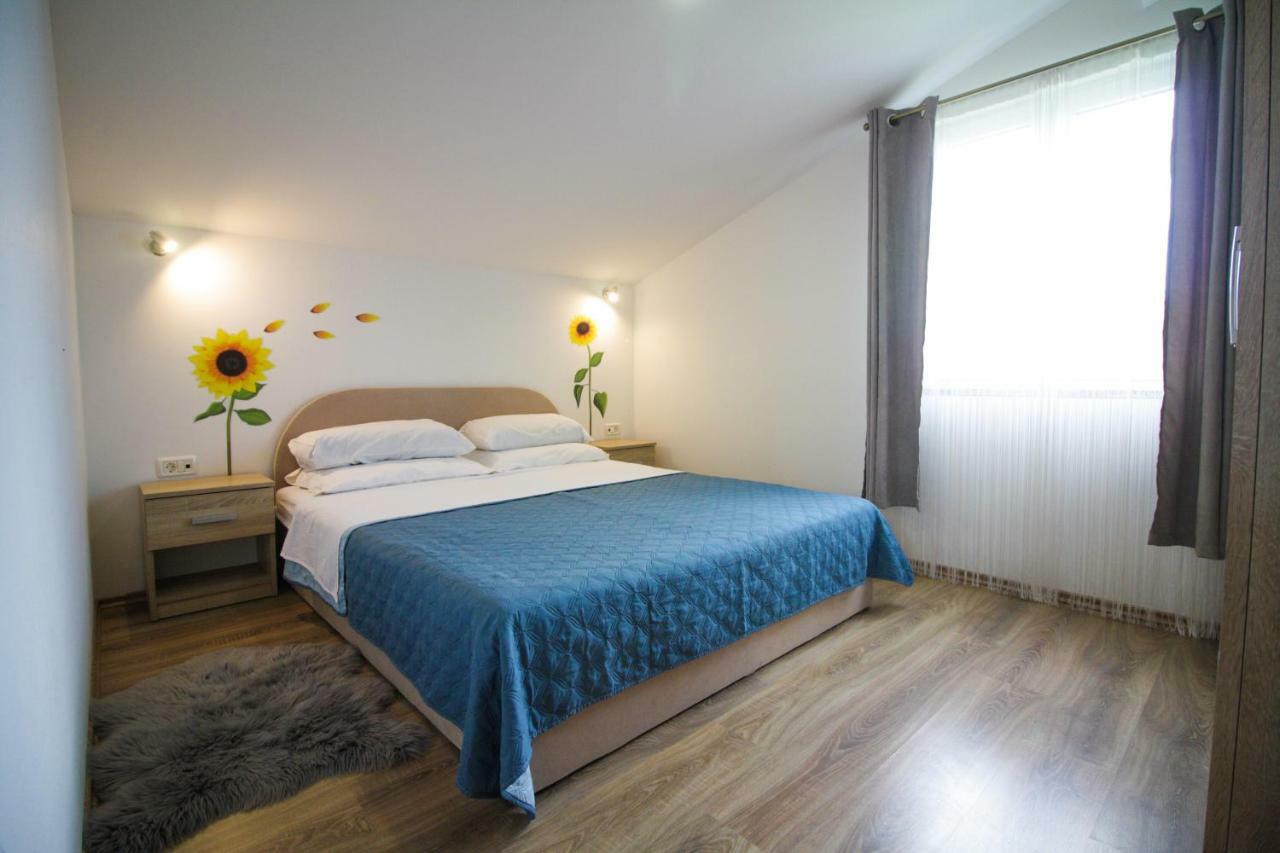 Sebi Apartment 300 M From Beach 로비니 외부 사진