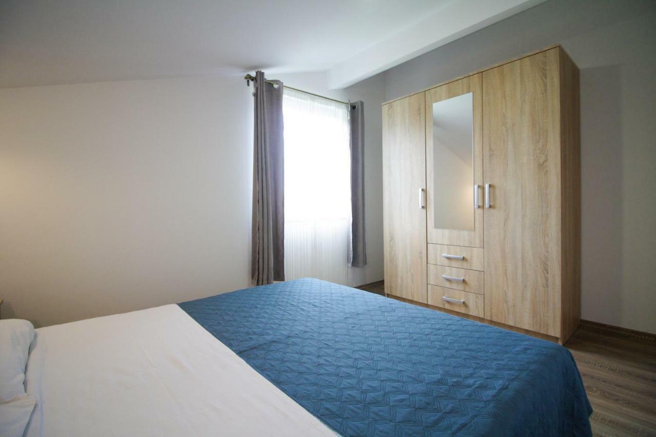 Sebi Apartment 300 M From Beach 로비니 외부 사진